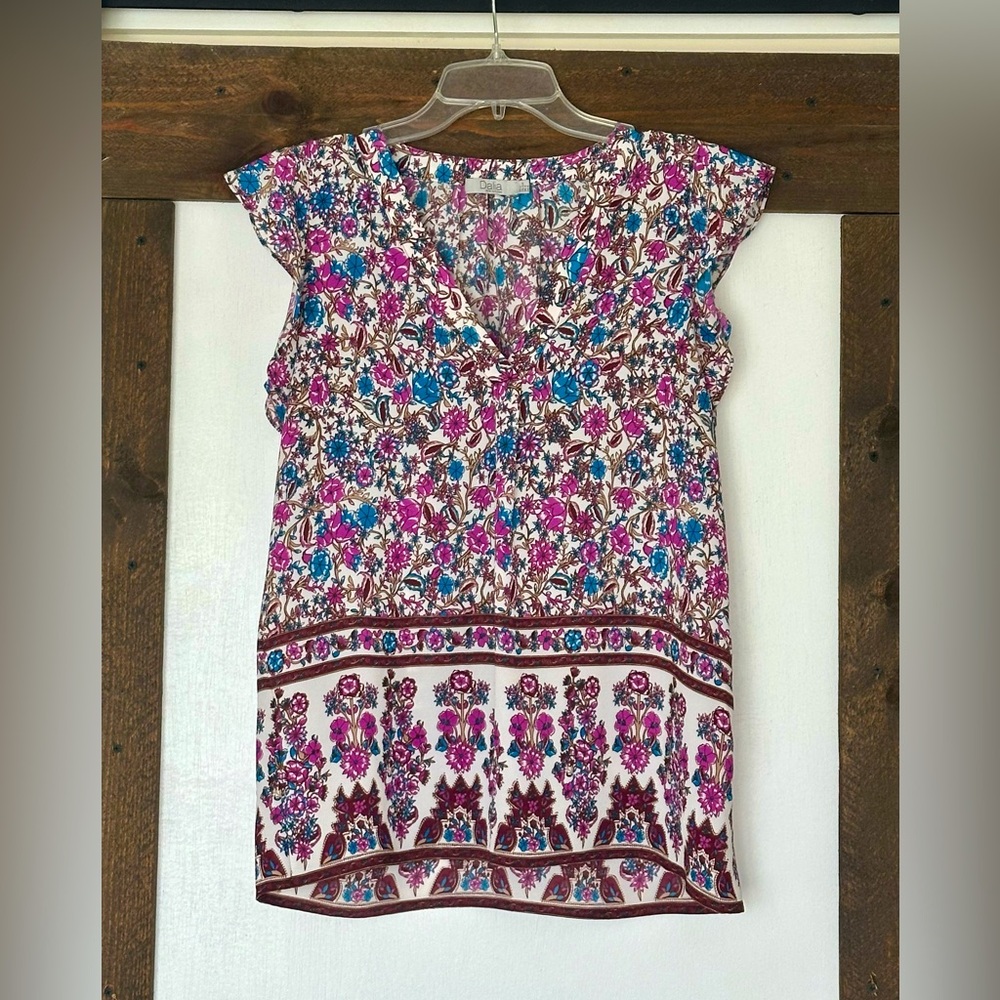 Dalia floral blouse size small